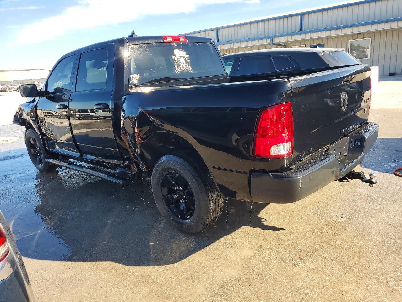 2024 Ram 1500 Classic Tradesman - Фото 2