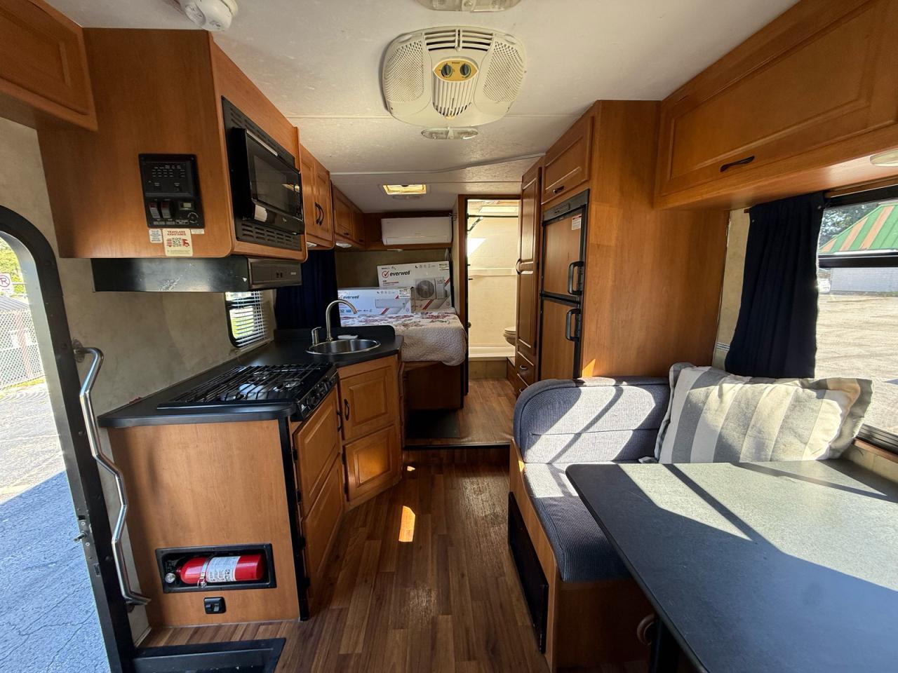 2014 Thor Motor Coach Majestic 23A - Фото 6