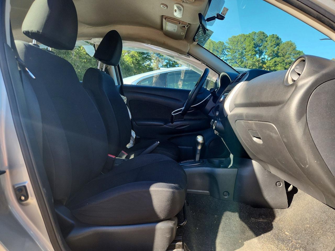 2013 Nissan Versa 1.6 S - Image 7
