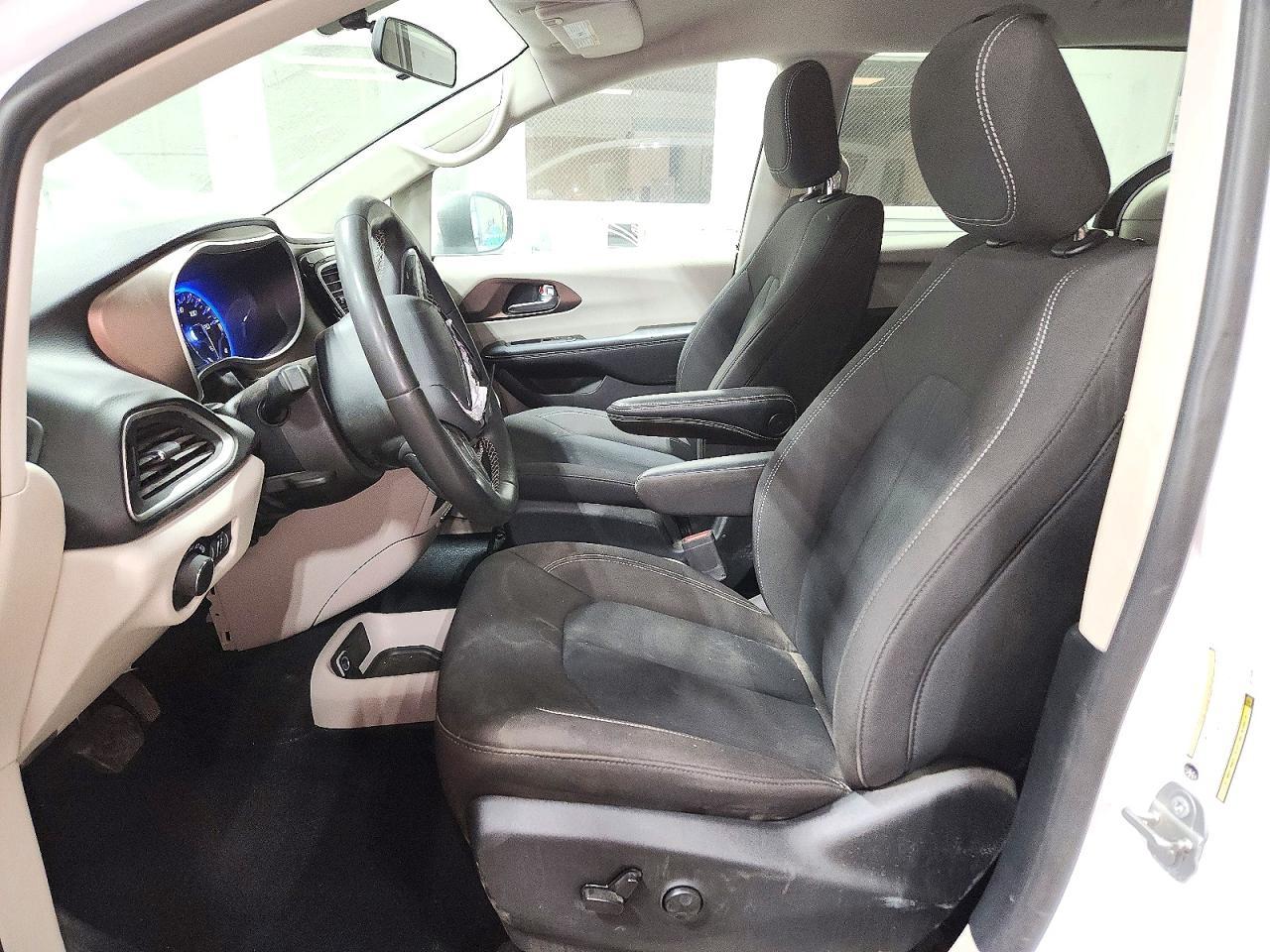 2022 Chrysler Voyager Lx - Фото 7