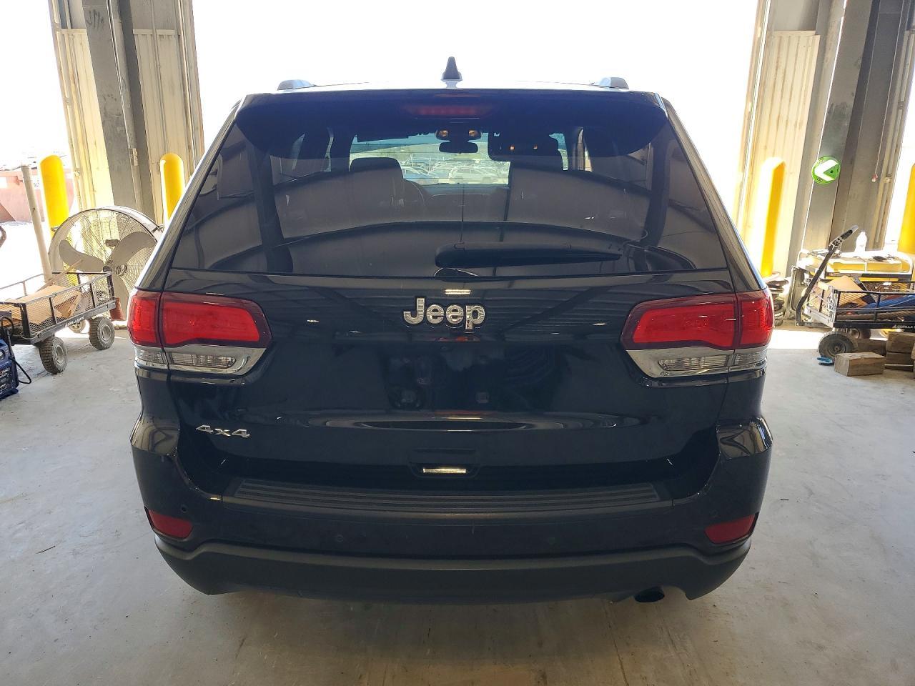 2020 Jeep Grand Cherokee Laredo - Image 6
