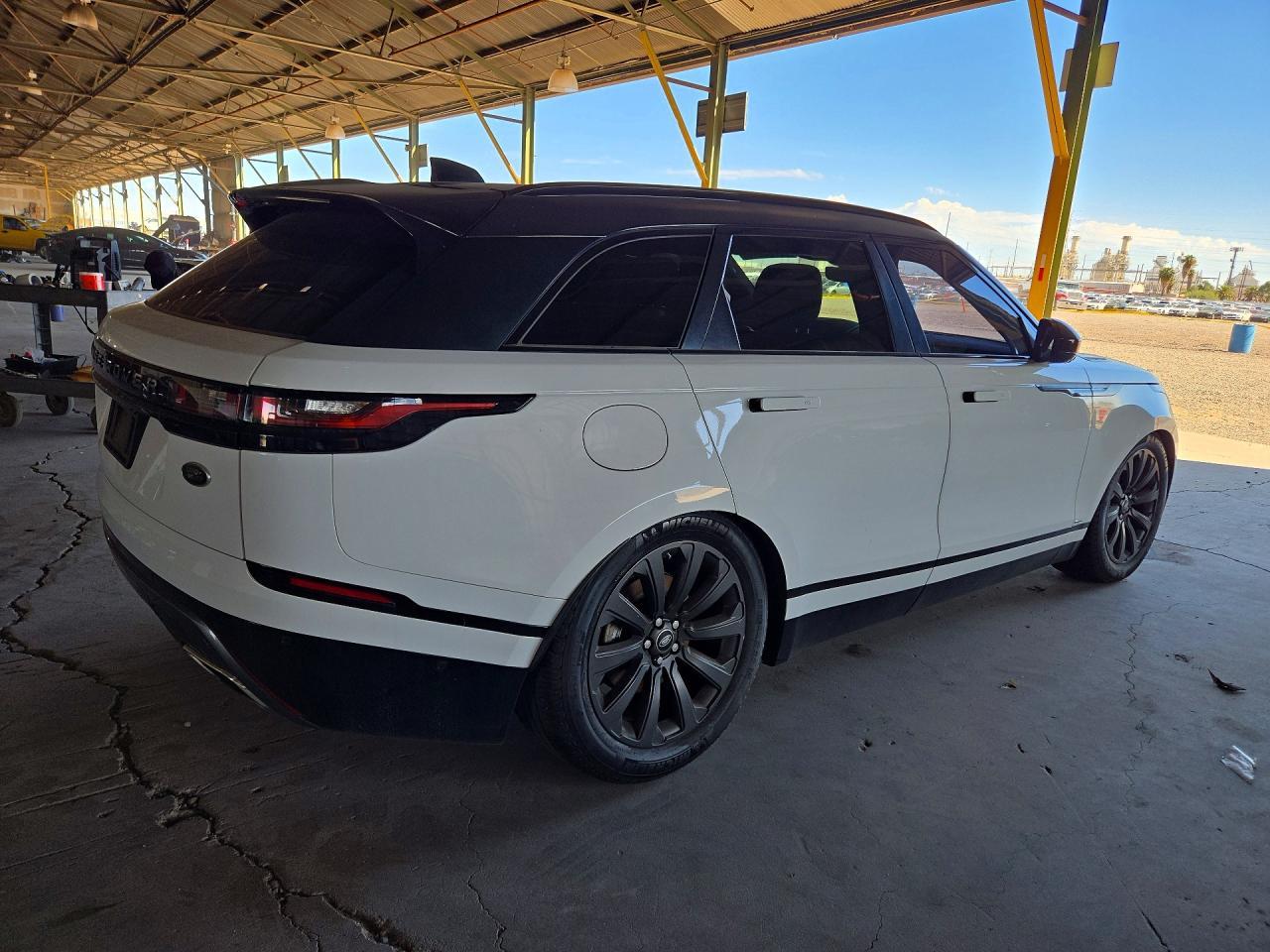 2018 Land Rover Range Rover Velar R-Dynamic Se - Image 3