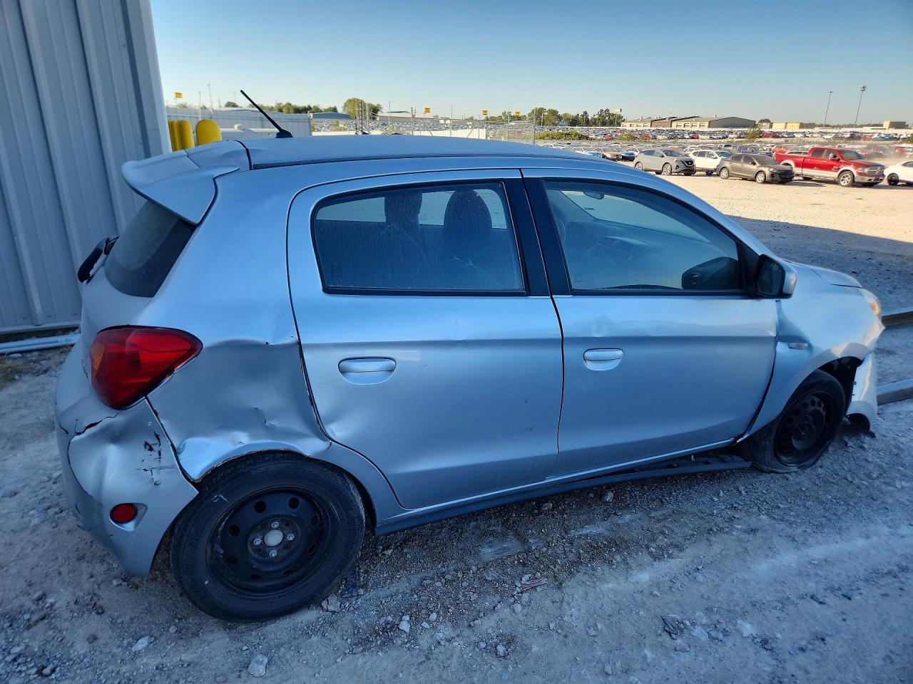 2015 Mitsubishi Mirage De - Фото 3