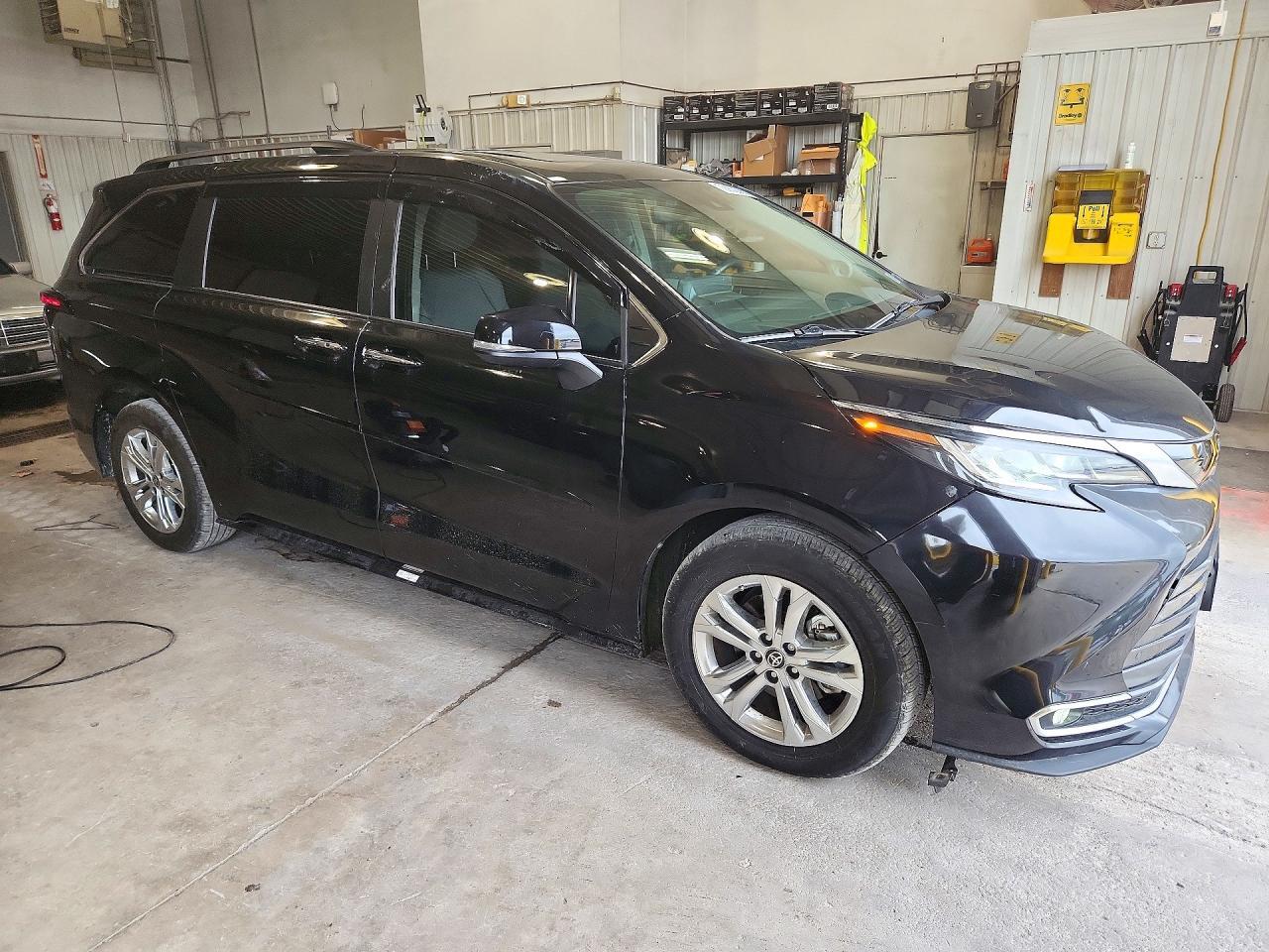 2024 Toyota Sienna Limited 7-Passenger - Image 4