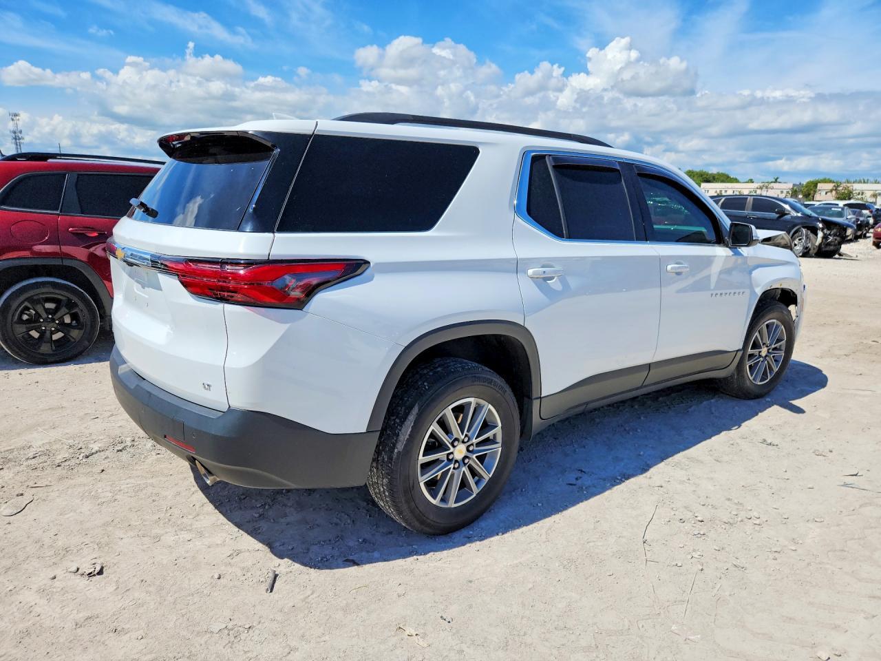 2022 Chevrolet Traverse Lt - Фото 3