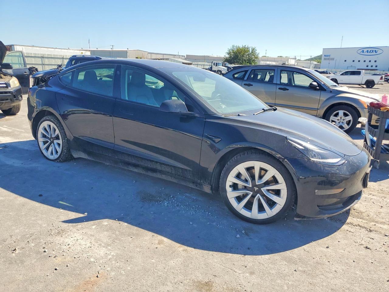 2022 Tesla Model 3 - Фото 4