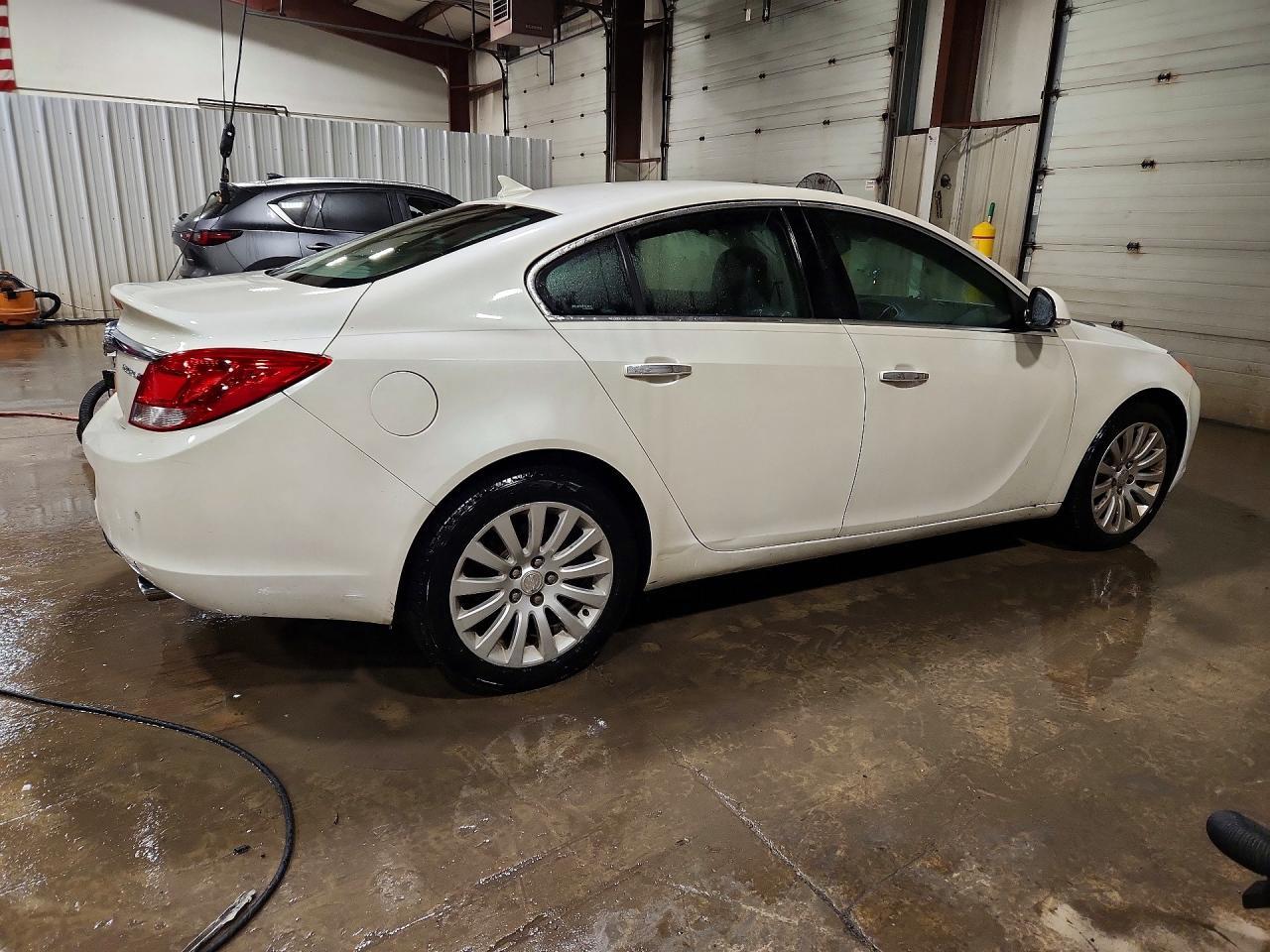 2013 Buick Regal Premium - Image 3