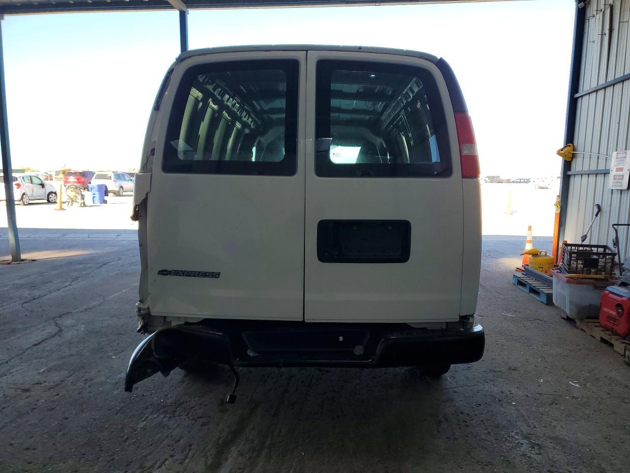 2018 Chevrolet Express G2500 - Image 6