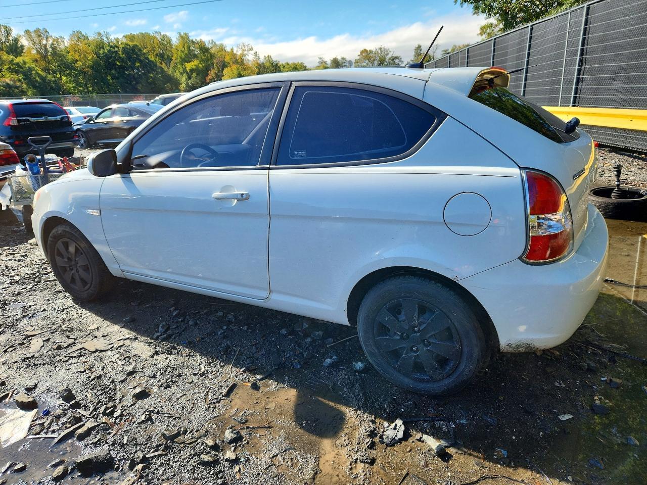 2010 Hyundai Accent Gs - Image 2