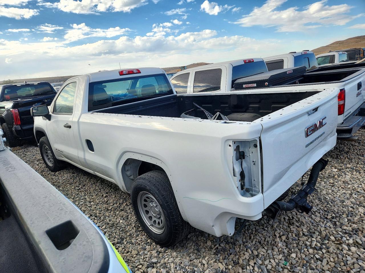 2023 GMC Sierra K1500 - Image 2