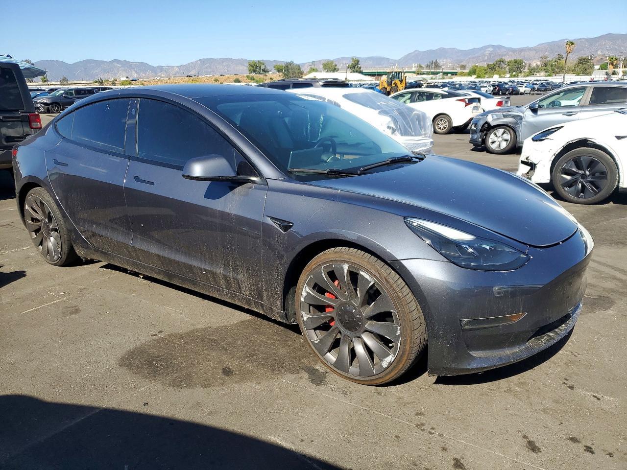 2023 Tesla Model 3 - Фото 4