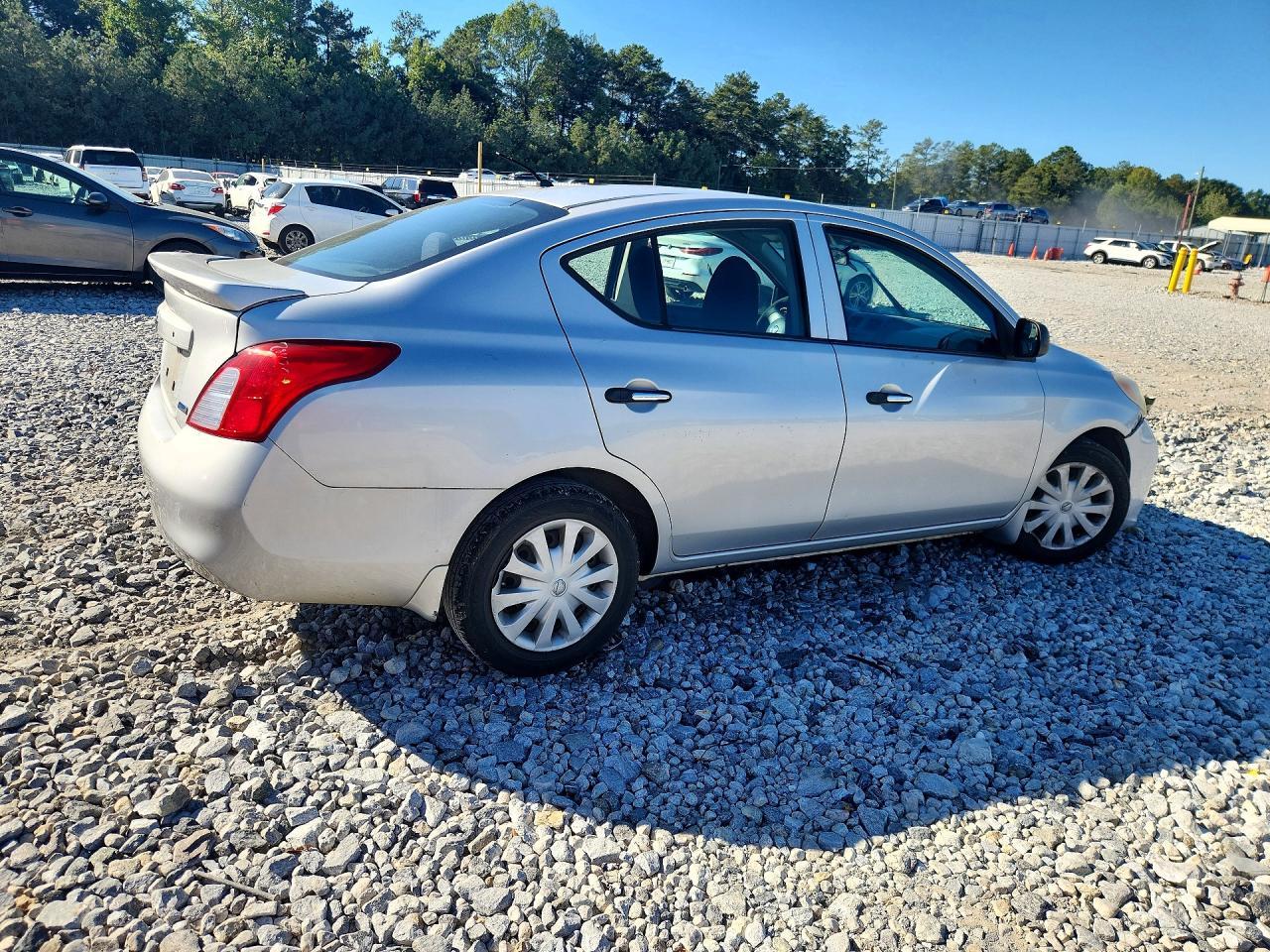 2013 Nissan Versa 1.6 S - Фото 3