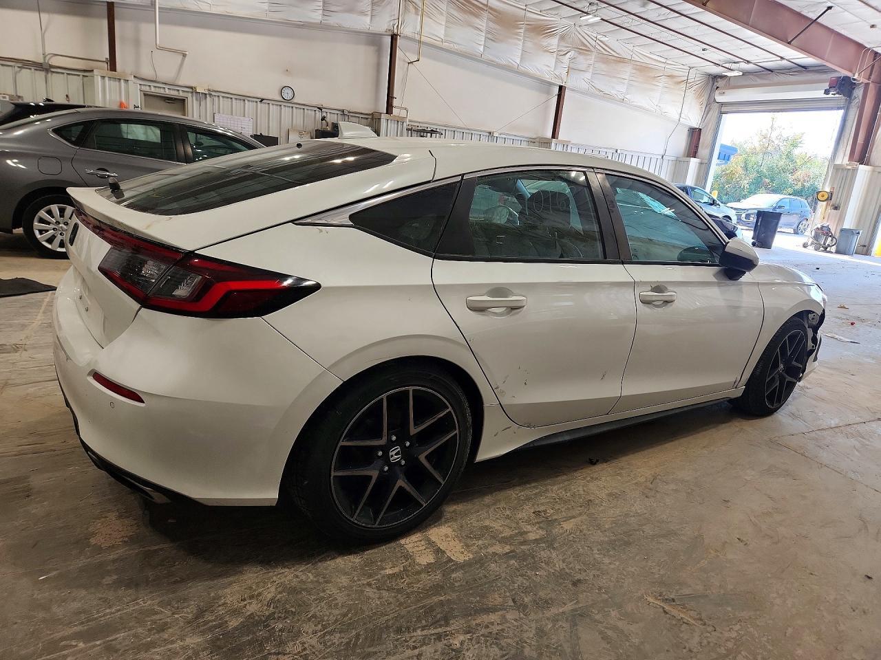 2022 Honda Civic Sport Touring - Image 3
