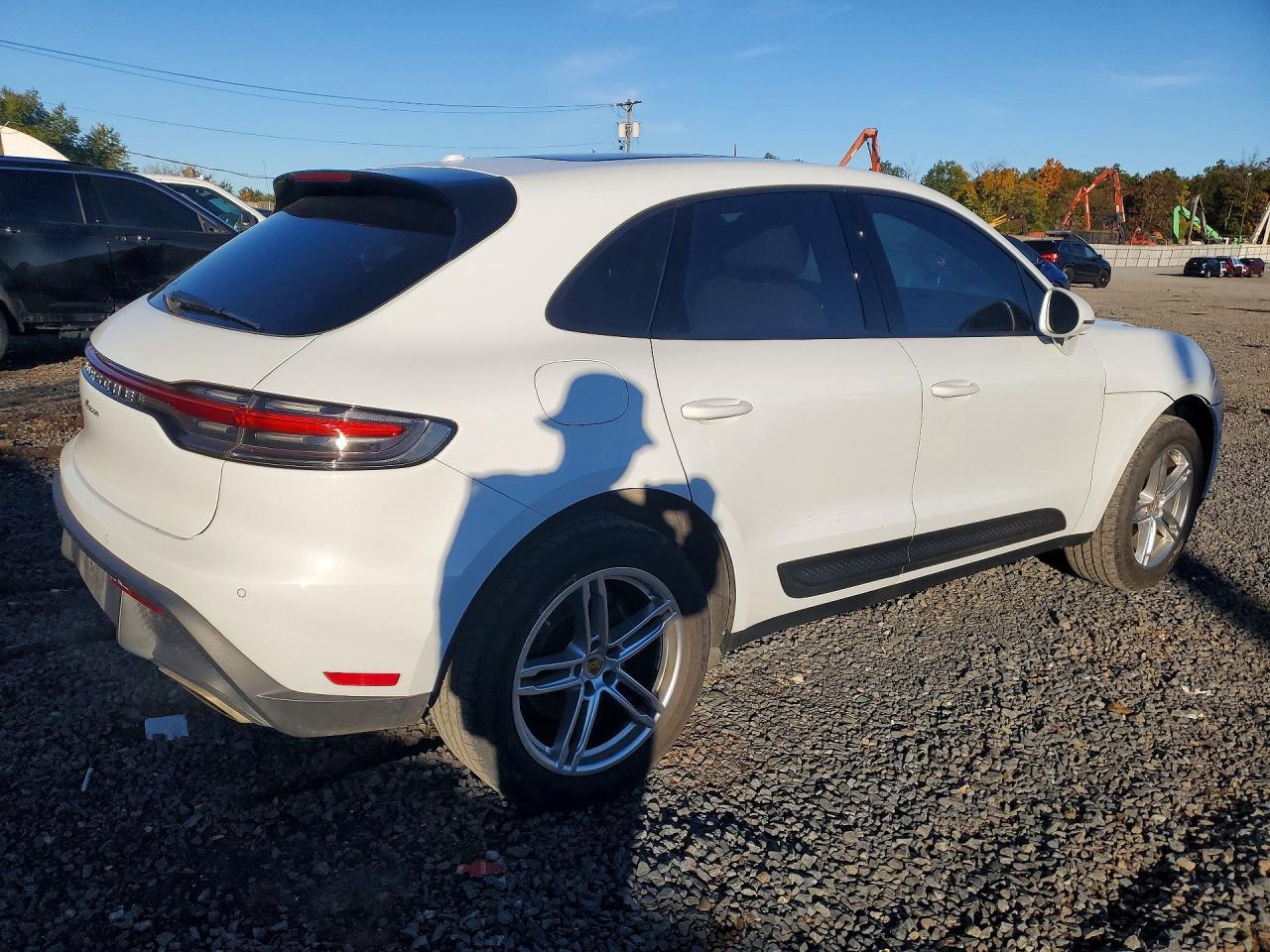 2023 Porsche Macan Base - Image 3