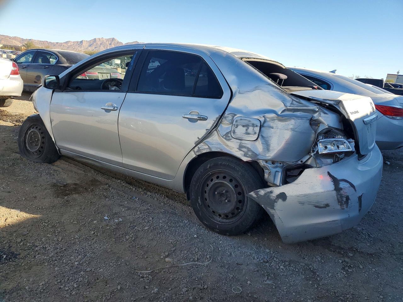 2008 Toyota Yaris Base - Фото 2