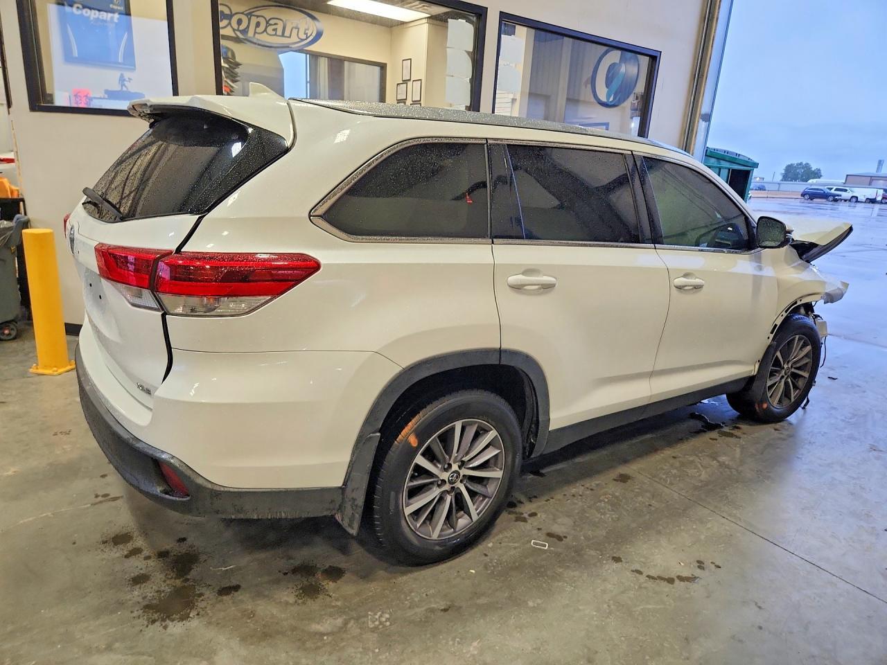 2019 Toyota Highlander Xle - Image 3