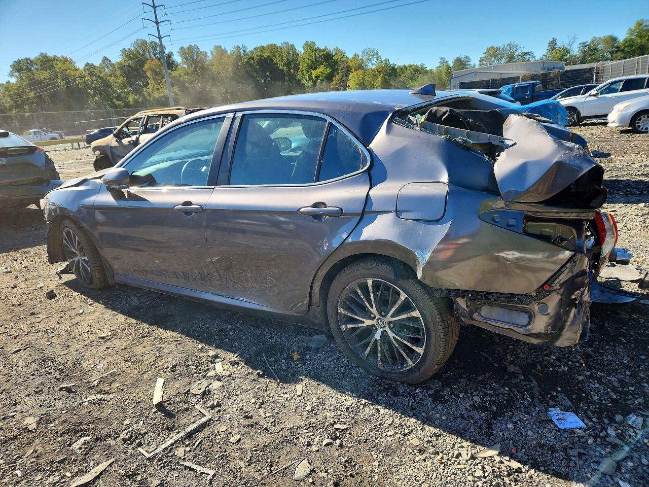 2019 Toyota Camry Se - Фото 2