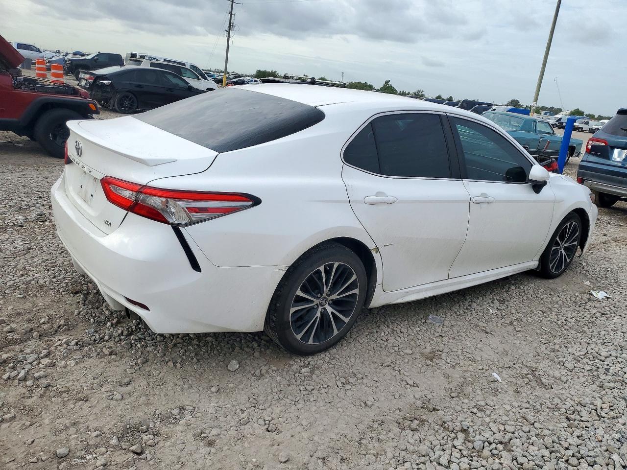 2018 Toyota Camry Se - Фото 3