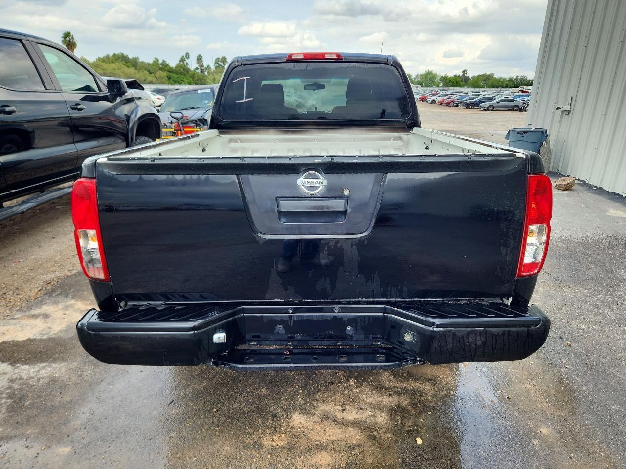2017 Nissan Frontier S - Image 6