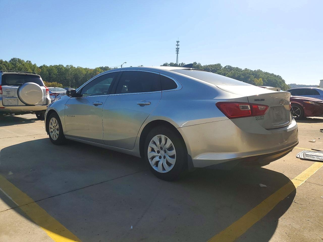 2016 Chevrolet Malibu L - Фото 2
