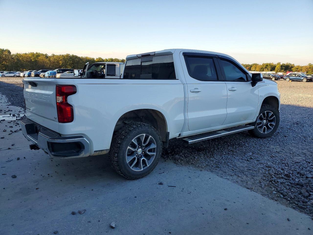 2021 Chevrolet 1500 - Фото 3