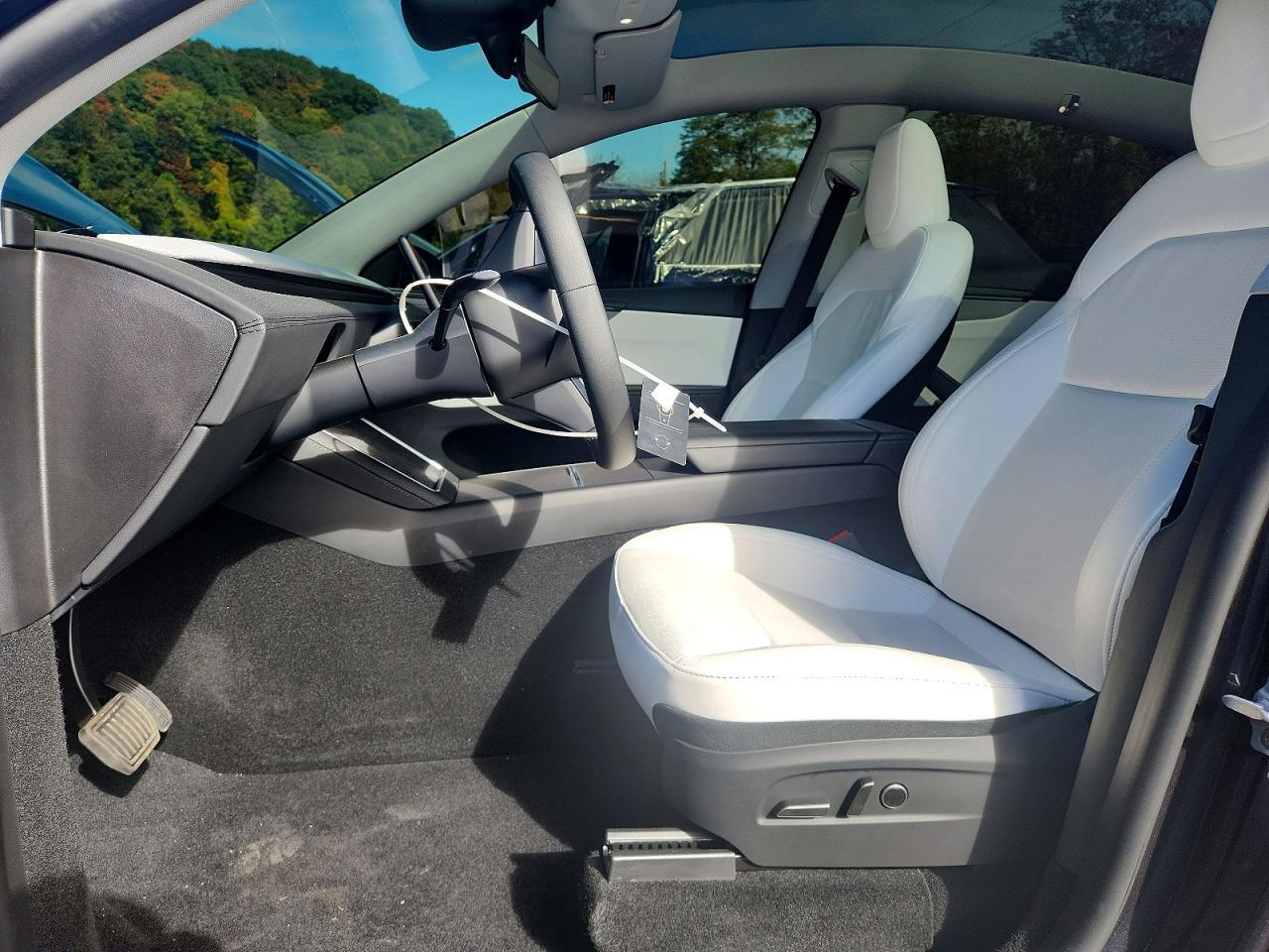 2026 Tesla Model Y - Фото 7