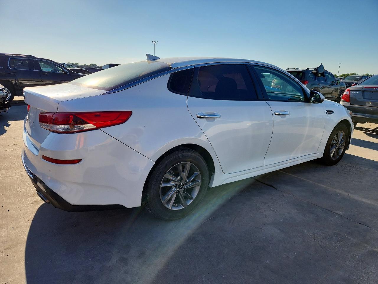 2020 Kia Optima Lx - Фото 3