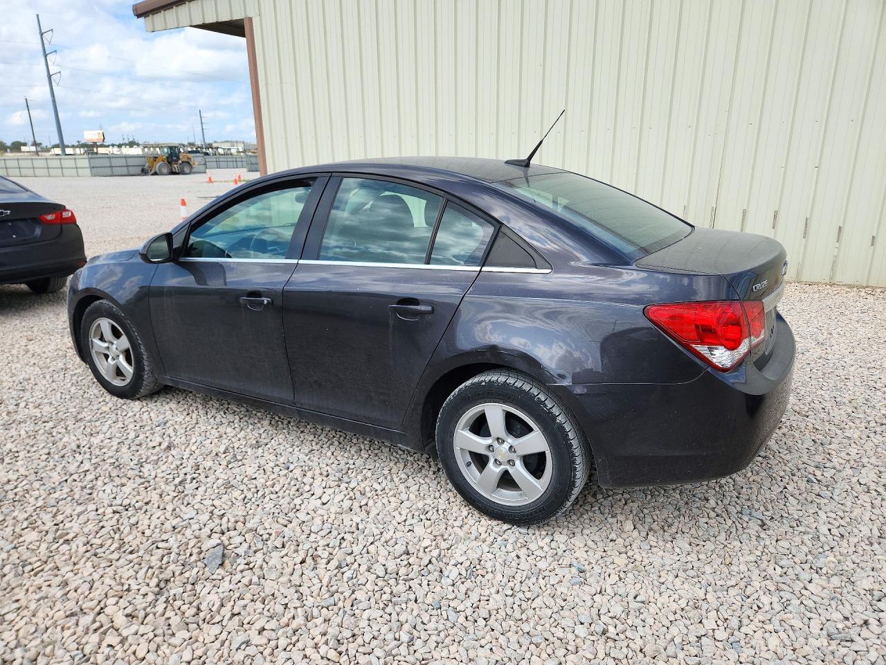 2014 Chevrolet Cruze Lt - Image 2