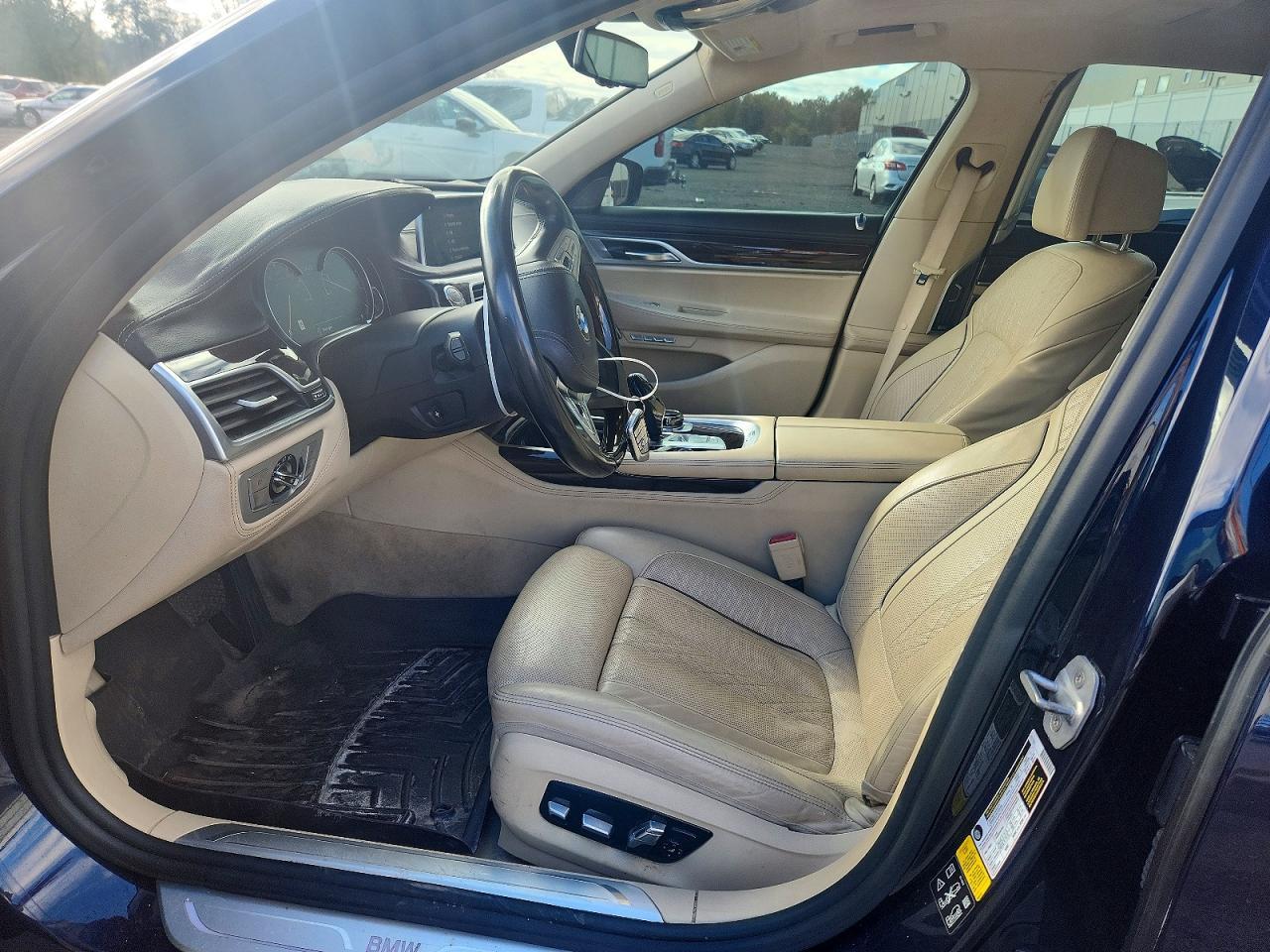 2018 BMW 750 Xi - Фото 7