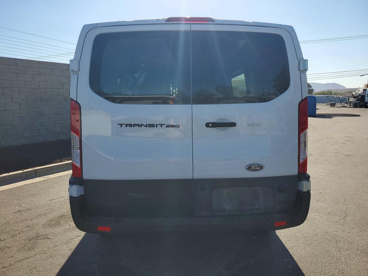 2026 Ford Transit T-250 - Фото 6
