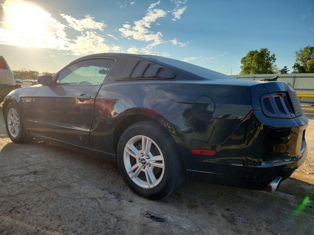 2014 Ford Mustang - Фото 2