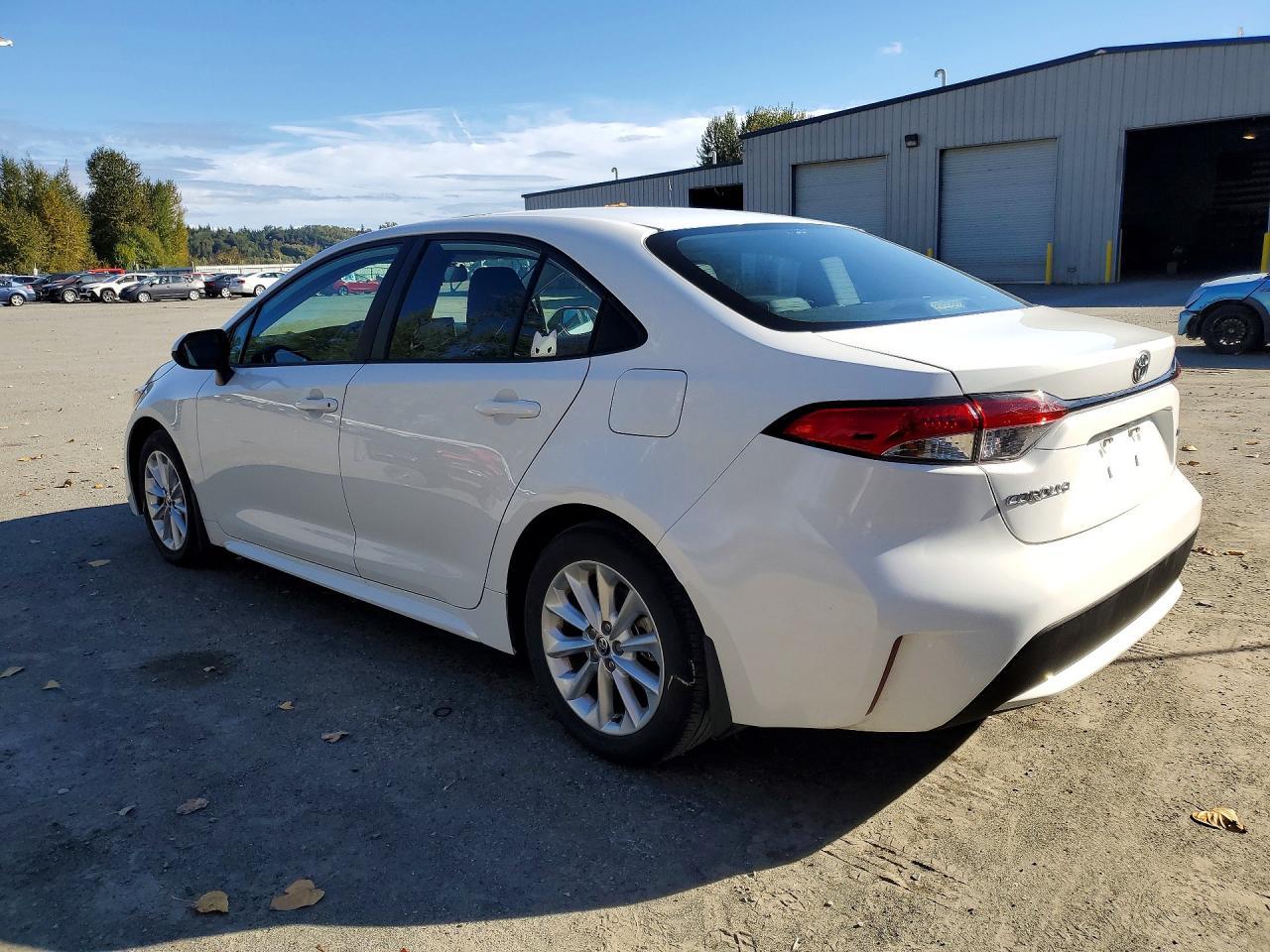 2022 Toyota Corolla Le - Image 2