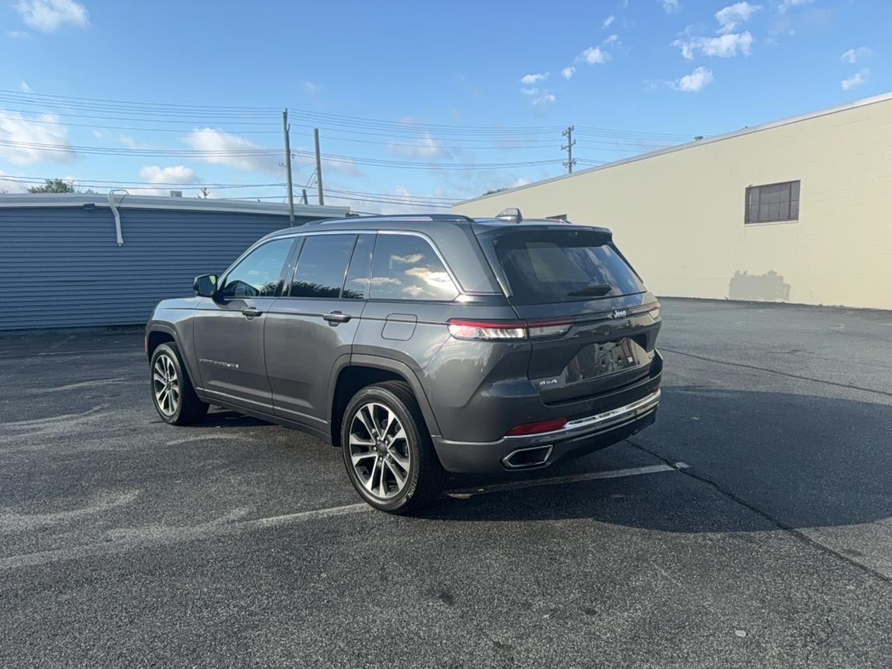 2022 Jeep Grand Cherokee Overland - Фото 3