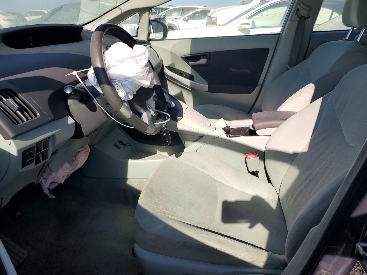 2011 Toyota Prius Three - Image 7