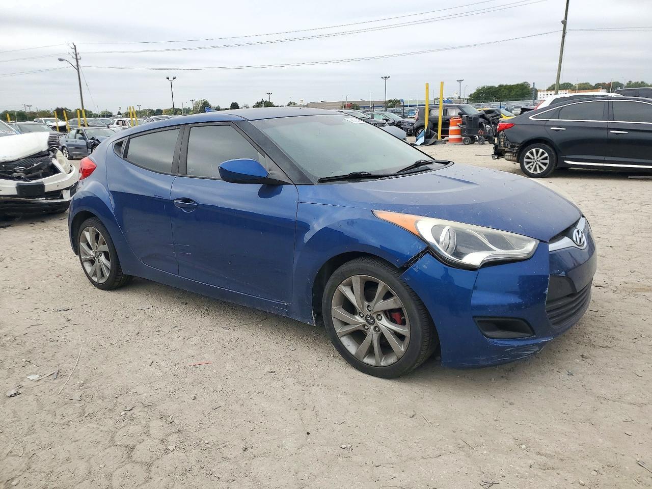 2016 Hyundai Veloster Base - Фото 4
