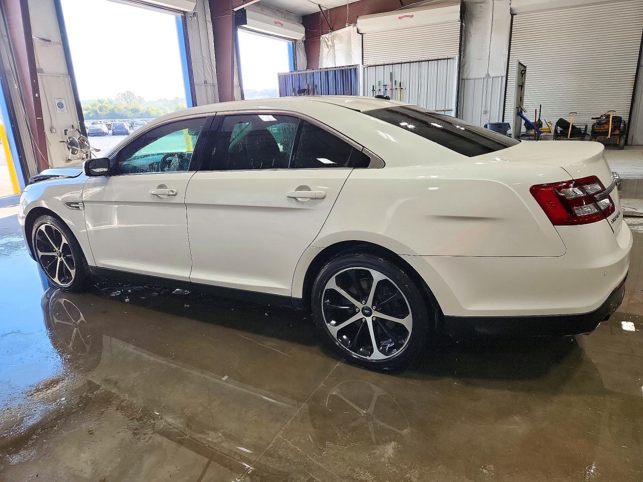 2015 Ford Taurus Sel - Фото 2