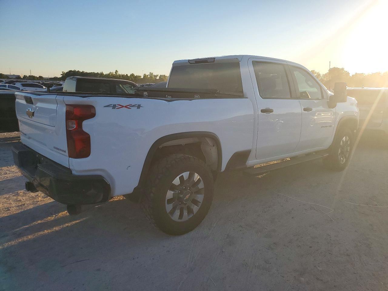2023 Chevrolet Silverado K2500 Custom - Фото 3
