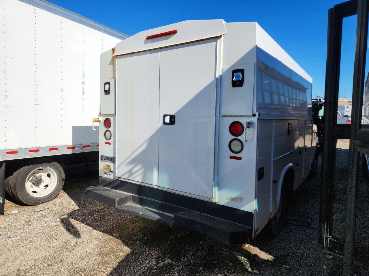 2017 Chevrolet Express G3500 - Image 3