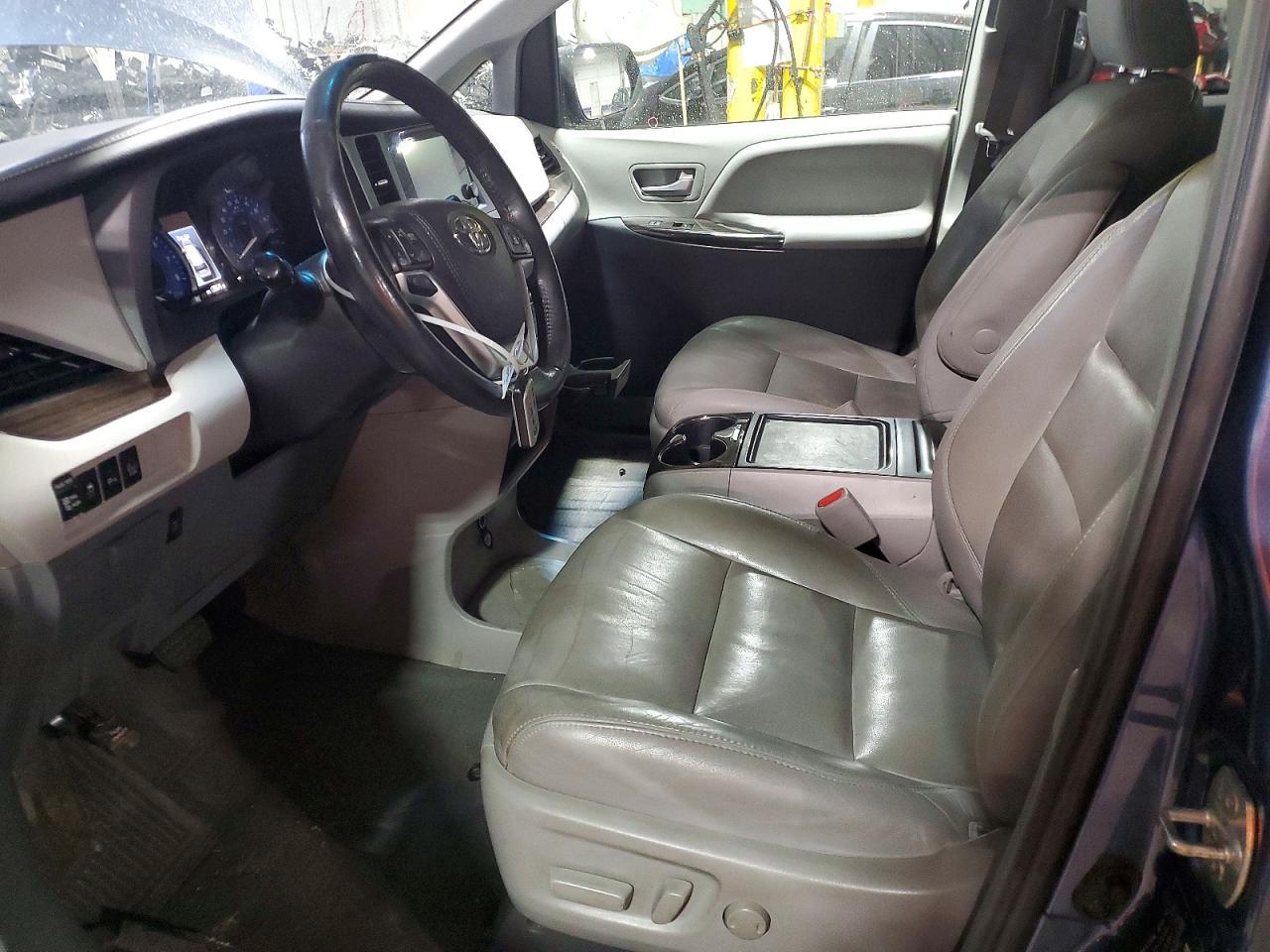 2017 Toyota Sienna Xle 8-Passenger - Фото 7