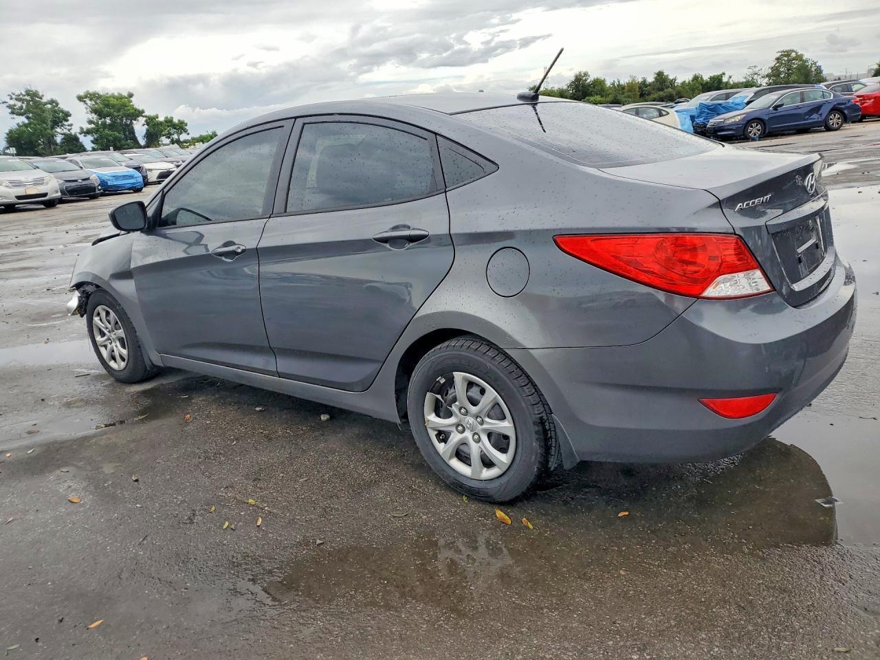 2013 Hyundai Accent Gls - Image 2