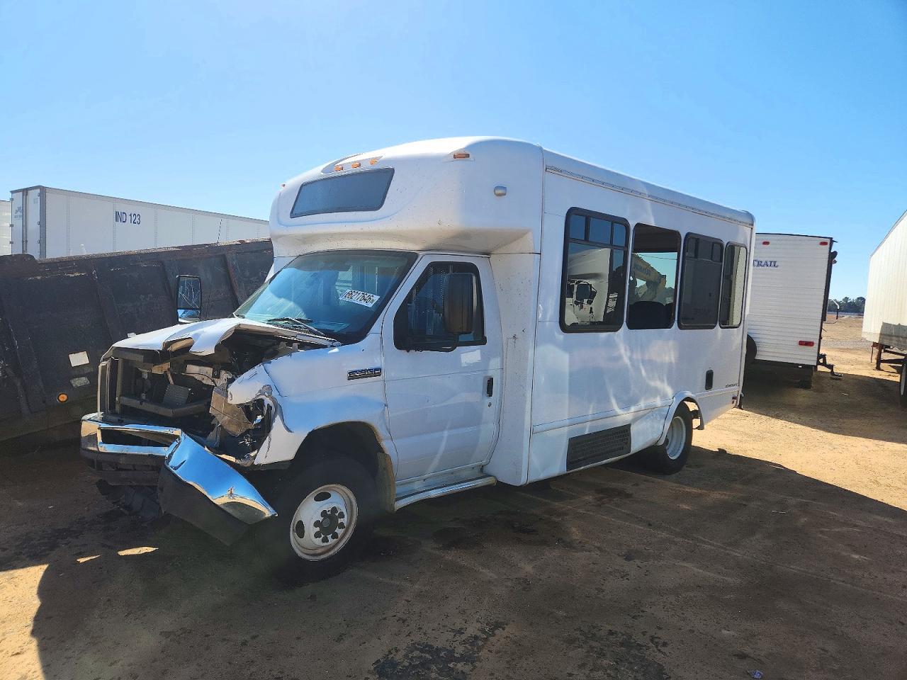 2018 Ford E350 Shuttle Bus - Фото 2
