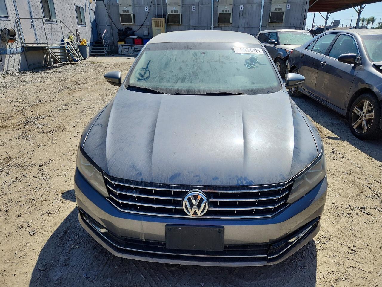 2016 Volkswagen Passat S - Фото 5