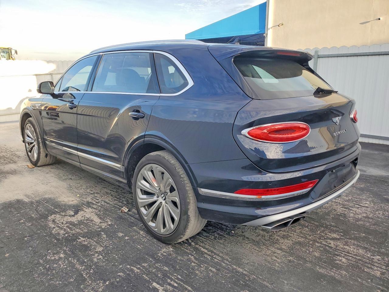 2023 Bentley Bentayga - Фото 2