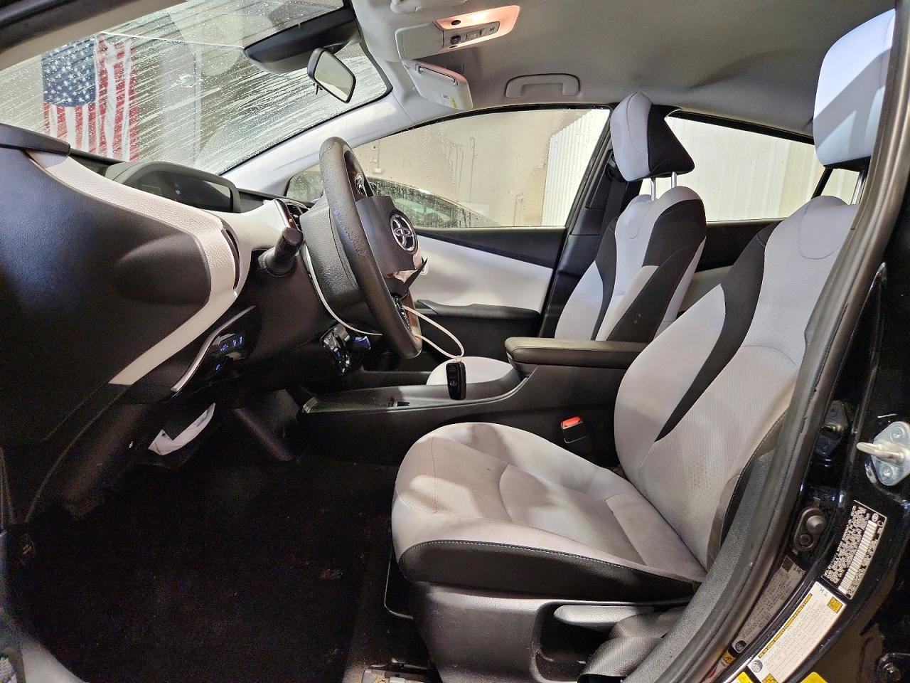 2020 Toyota Prius Le - Image 7