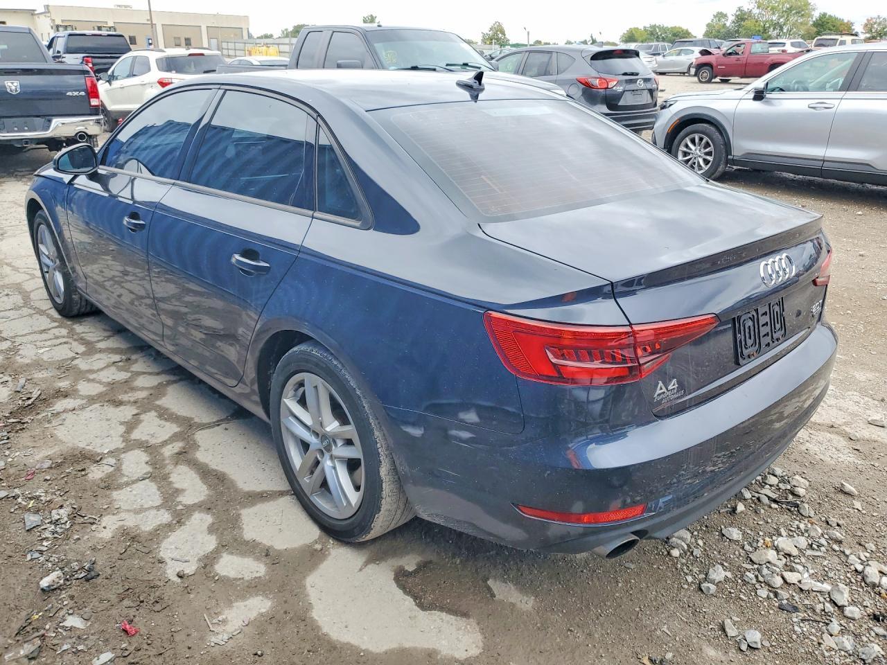 2017 Audi A4 Premium - Фото 2