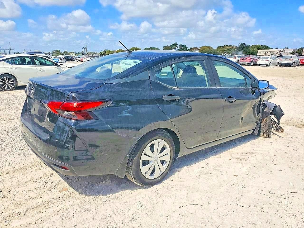 2023 Nissan Versa S - Image 3
