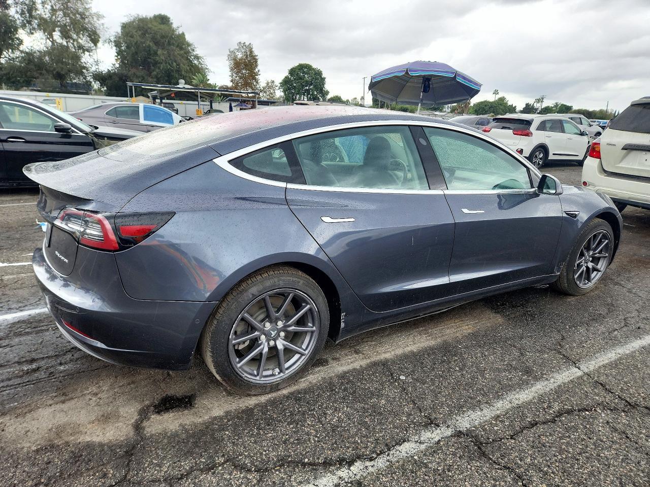2018 Tesla Model 3 - Фото 3