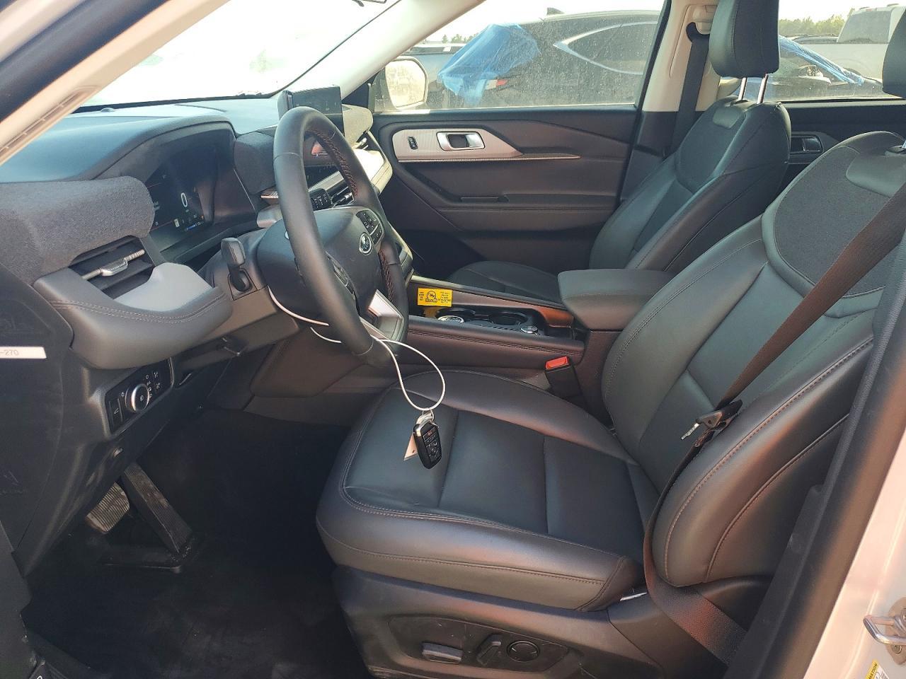 2025 Ford Explorer Active - Фото 7