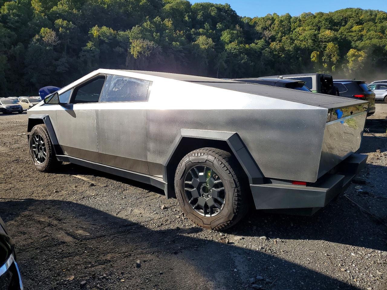 2024 Tesla Cybertruck - Фото 2