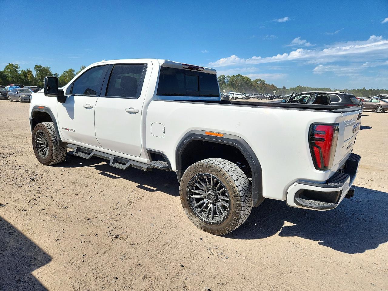 2024 GMC Sierra K2500 At4 - Фото 2